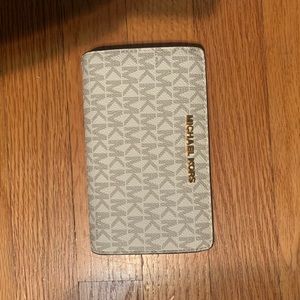 Michael kors wallet